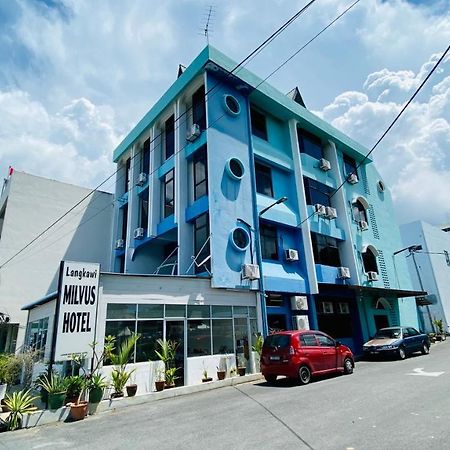 Milvus Hotel Kuah Exterior foto