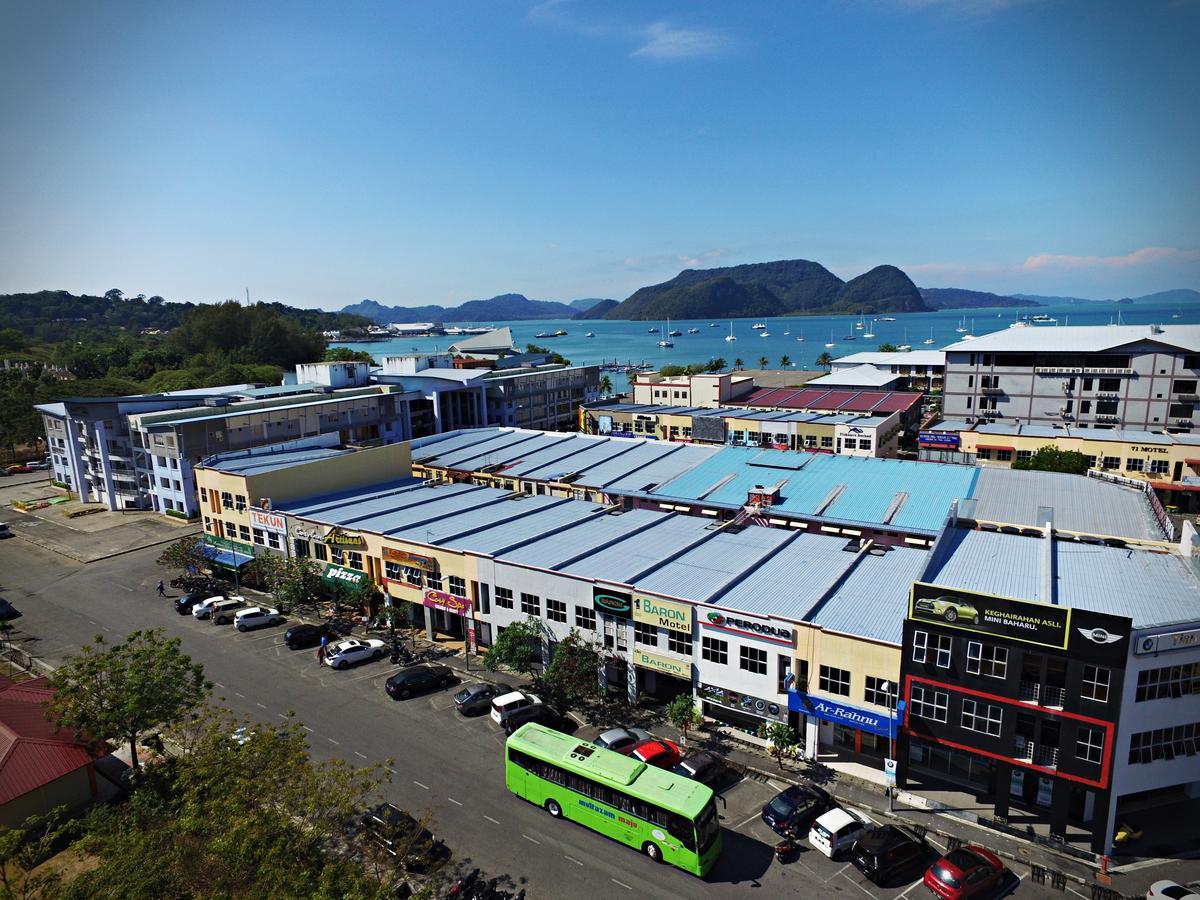 Milvus Hotel Kuah Exterior foto